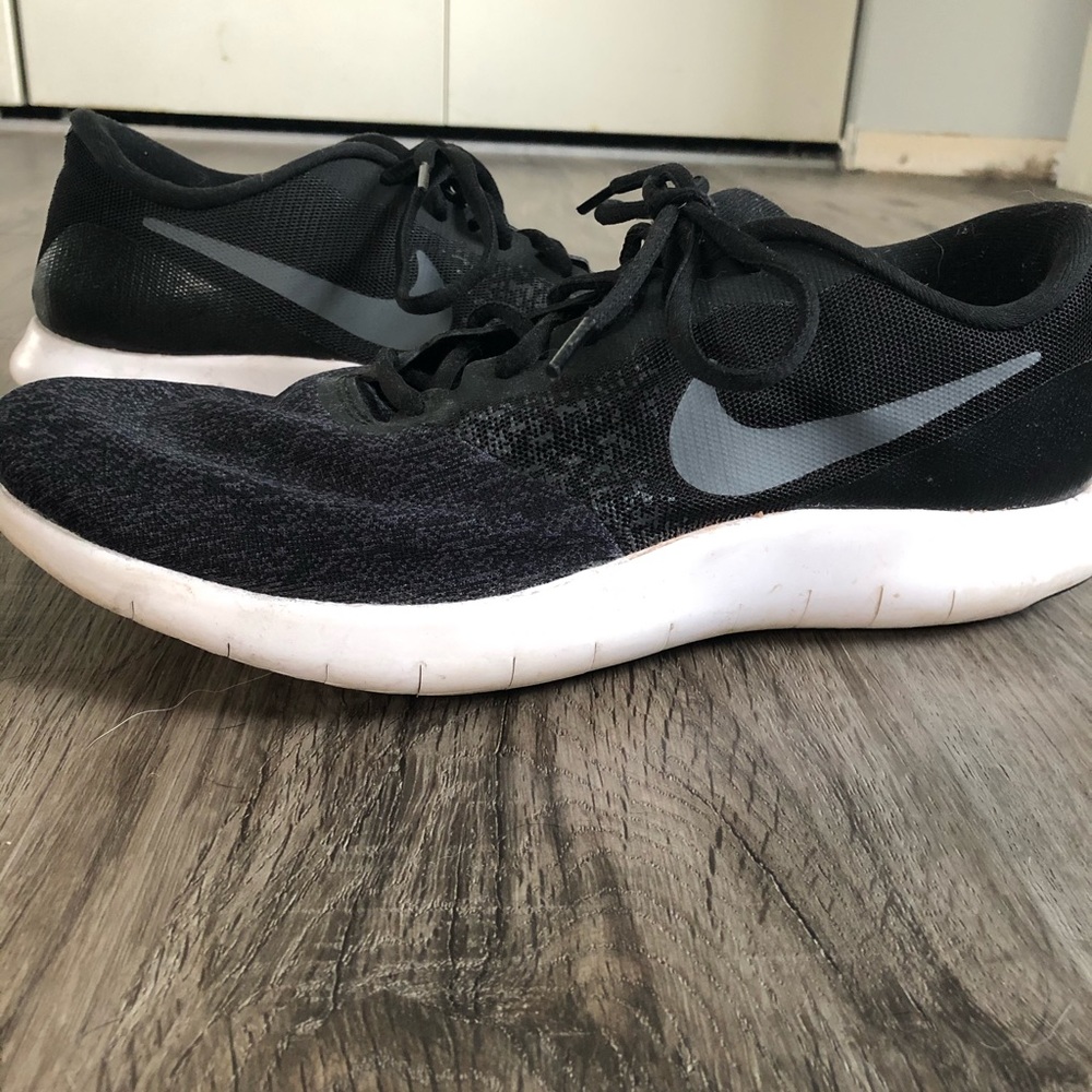 Nike tennis shoes